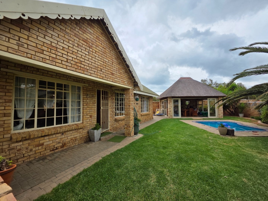 4 Bedroom Property for Sale in Heuwelsig Free State